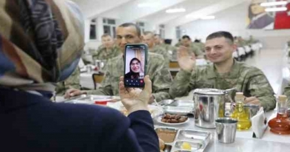 Validen, Mehmetçik Annesine Görüntülü Görüşme Sürprizi