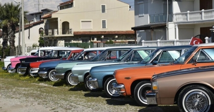 Urla'da 'klasik otomobiller' göz kamaştırdı    