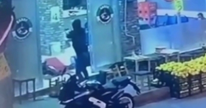 İzmir'deki kanlı kahvehane baskını güvenlik kamerasında  