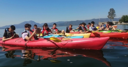 Köyceğizli öğrenciler kürek çekerken kitap okudular  