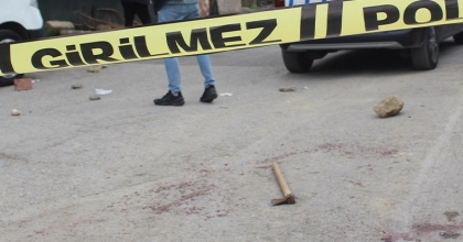 Polise Baltayla Saldırdı