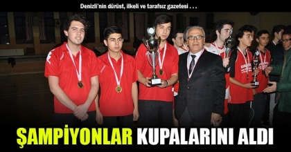 ŞAMPİYONLAR KUPALARINI ALDI