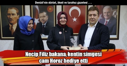 Necip Filiz bakana, kentin simgesi cam Horoz hediye etti
