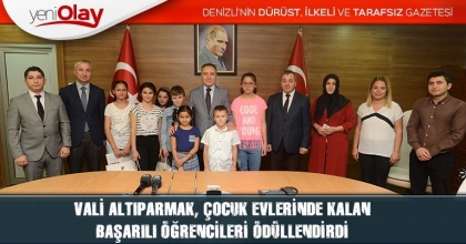 VALİ ALTIPARMAK, ÇOCUK EVLERİNDE KALAN BAŞARILI ÖĞRENCİLERİ ÖDÜLLENDİRDİ