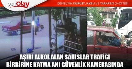 AŞIRI ALKOL ALAN ŞAHISLAR TRAFİĞİ BİRBİRİNE KATMA ANI GÜVENLİK KAMERASINDA