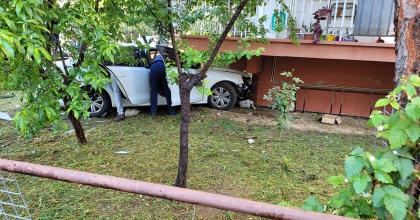 SİVİL POLİS ARACI BAHÇEYE UÇTU