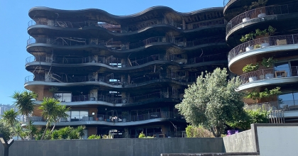 İZMİR’DE KÜLE DÖNEN 8 KATLI SİTEDE HASAR TESPİT ÇALIŞMALARI BAŞLIYOR  