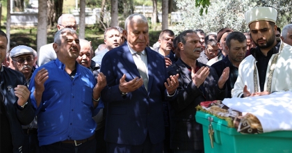 Protokolün Renkli Siması Son Yolculuğuna Yalnız Uğurlandı  