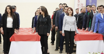 GENÇLİK SPOR'DA SÖZLEŞMELİLER YEMİN EDEREK KADROYA GEÇTİ