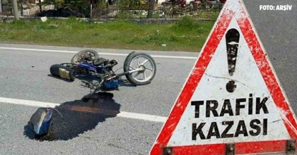 MOTOSİKLETTEKİ YOLCU METRELERCE SAVRULDU