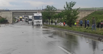 AFYONKARAHİSAR-İZMİR KARAYOLU 1 SAAT ULAŞIMA KAPANDI  