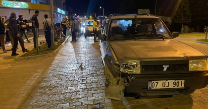 ANTALYA’DA MOTOSİKLETLE OTOMOBİL ÇARPIŞTI: 1 YARALI  