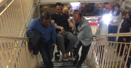 AMELİYATTAN ÇIKIP OY KULLANMAYA GİTTİ