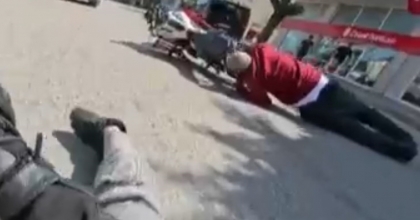 YAYALARA ÇARPMAMAK İÇİN KENDİNİ FEDA ETTİ