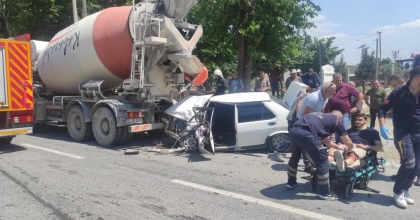 OTOMOBİL VE BETON MİKSERİ ÇARPIŞTI