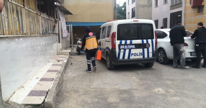 AİLELERİN ÇOCUK KAVGASINDA POLİS DE YARALANDI 