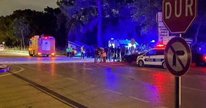 FECİ KAZA İKİ KİŞİYE MEZAR OLDU