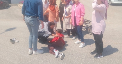 DİDİM’DE OTOMOBİL BİSİKLETLİ ÇOCUKLARA ÇARPTI: 2 YARALI
