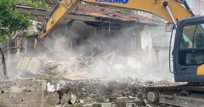 FELAKETİ YAŞAYAN İLÇEDE YIKILAN BİNA SAYISI 120 OLDU