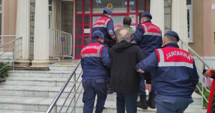 GÖÇMEN KAÇAKÇILIĞINDAN ARANIYORLARDI