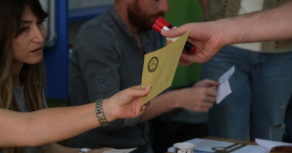 İKİ ADAYLI KÜÇÜK ZARF OY VERME İŞLEMLERİNİ HIZLANDIRDI