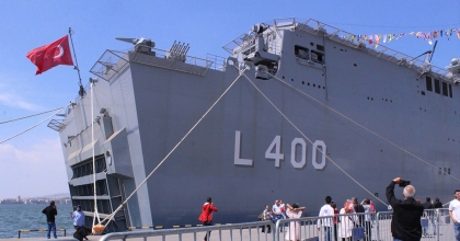 İZMİR'DE TCG ANADOLU KUYRUĞU  