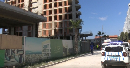 İZMİR'DE ÜZERİNE DEMİR DÜŞEN İŞÇİ HAYATINI KAYBETTİ  