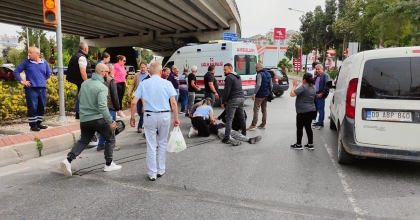 KIRMIZI IŞIK İHLALİ YAPAN SÜRÜCÜ KAZAYA NEDEN OLDU