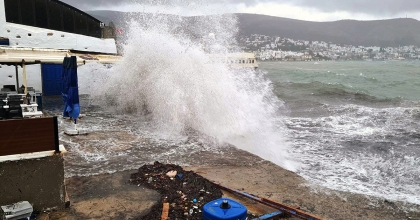 MARMARİS-FİNİKE ARASINDA DENİZLERDE FIRTINA 
