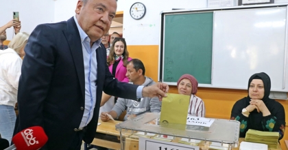 BAŞKAN BÖCEK OYUNU KULLANDI