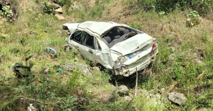 NAZİLLİ’DE OTOMOBİL ŞARAMPOLE DEVRİLDİ: 2 ÖLÜ