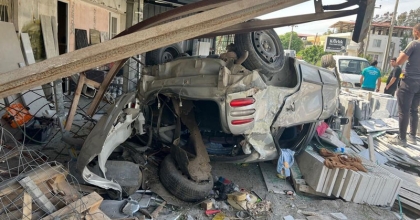 OTOMOBİL MERMERCİYE DALDI