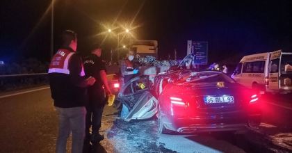 OTOMOBİL TIRA OK GİBİ SAPLANDI