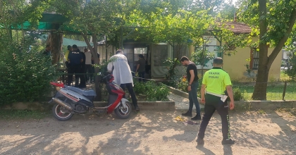 TARTIŞTIĞI EMEKLİ DOKTORU BAŞINDAN VURDU  