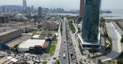 TCG ANADOLU’YA İLGİ İZMİR TRAFİĞİNİ KİLİTLEDİ