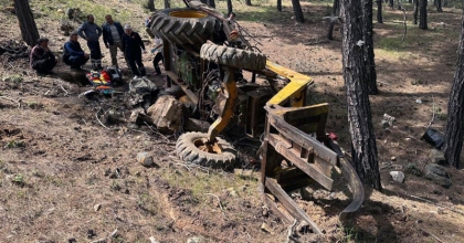 DEVRİLEN TRAKTÖRÜN ALTINDA KALDI
