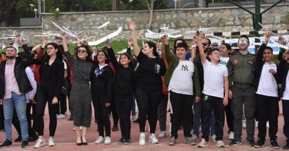 ÜNİVERSİTELİ GENÇLERDEN MODEL UÇAK EĞİTİMİ
