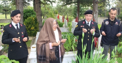 ŞEHİT TEK, ŞAHADETİNİN SENEYİ DEVRİYESİNDE DUALARLA YAD EDİLDİ  