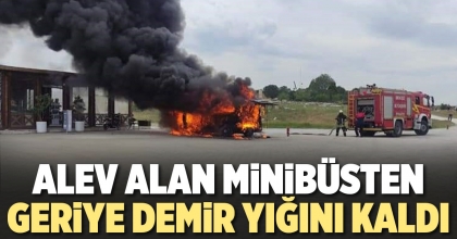 ALEV ALAN MİNİBÜSTEN GERİYE DEMİR YIĞINI KALDI