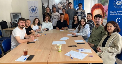 ÇYDD’Lİ GENÇLER DENİZLİ’DE BULUŞTU