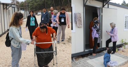 DEÜ’DEN HATAY’DA DEPREMZEDELERE SAĞLIK TARAMASI