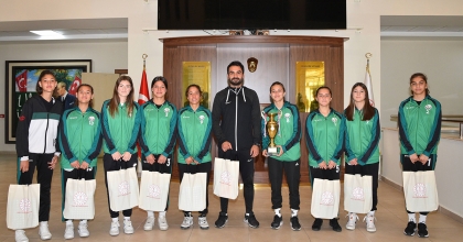 LİSELİ KIZLAR TÜRKİYE ŞAMPİYONU OLDU