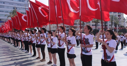 İZMİR’DE 19 MAYIS COŞKUSU