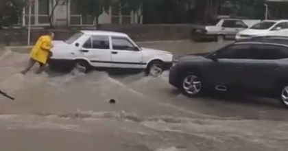 İZMİR’İ YİNE SAĞANAK VURDU, MANZARA DEĞİŞMEDİ  