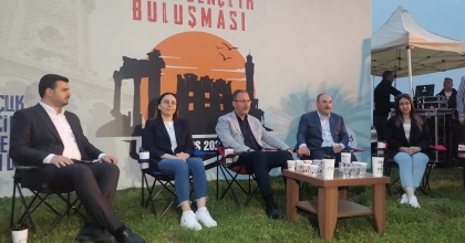 VARANK VE KASAPOĞLU GENÇLERLE BULUŞTU