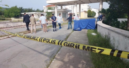 HASTANE ÖNÜNDE KADIN CESEDİ BULUNDU