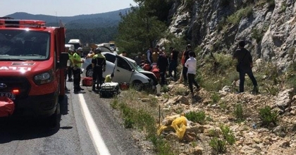 DENİZLİ YOLUNDA KAZA: 1’İ AĞIR 2 YARALI  