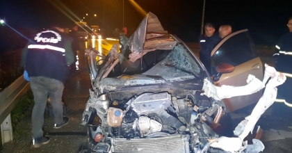 SÜRÜCÜ YARALI ARKADAŞLARINI BIRAKIP KAÇTI  