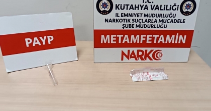 KÜTAHYA’DA ŞÜPHELİ ŞAHSIN ÜZERİNDE UYUŞTURUCU ELE GEÇİRİLDİ  