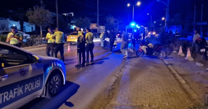 MOTOSİKLET SÜRÜCÜSÜ OLAY YERİNDE ÖLDÜ